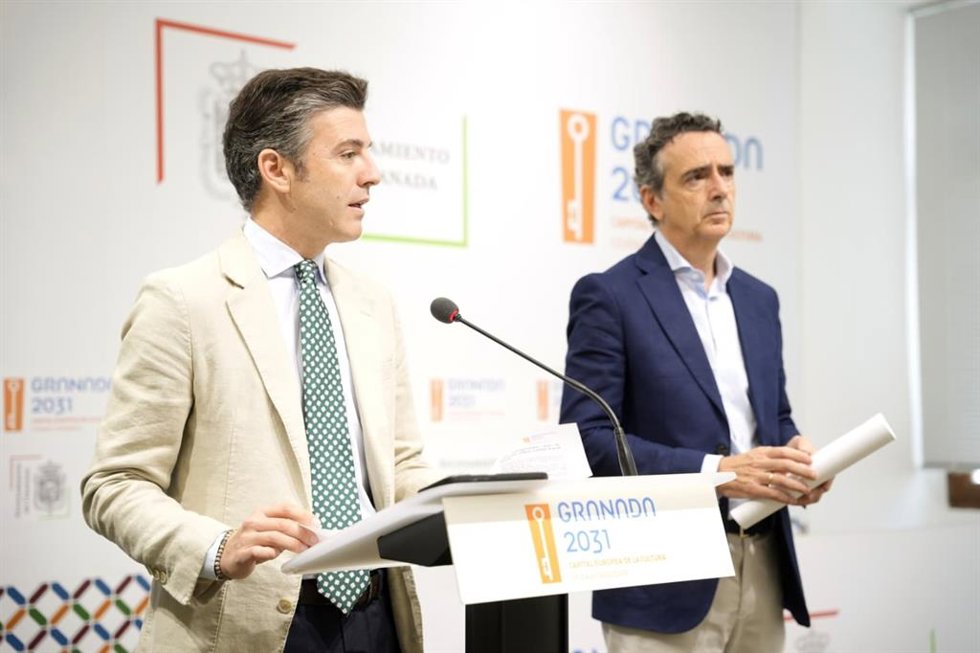 El portavoz del equipo de gobierno, Jorge Saavedra, y el concejal de Urbanismo, Obras Públicas y Licencias, Enrique Catalina.