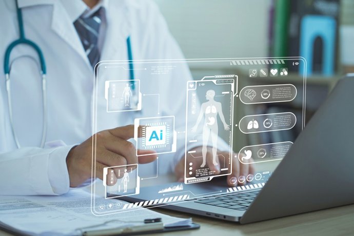 Archivo - Tecnología médica: los médicos utilizan la IA para diagnosticar y mejorar la precisión de los tratamientos. La investigación y el desarrollo médicos innovan en tecnología para mejorar la salud del paciente.