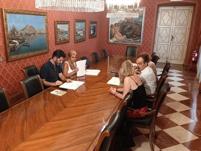 Imatge de la comissió municipal de vivendes de protecció pública (VPP) celebrada el divendres 31 de juliol en l'Ajuntament d'Alacant