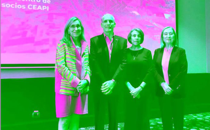Núria Vilanova, predidenta de CEAPI; Nasry Asfura, presidente de Honduras; Mireya Agüero, canciller de Honduras; Ana Pastor; secretaria general de CEAPI