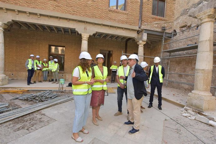 Armisén, durante su visita visita al Castillo de Monzón.