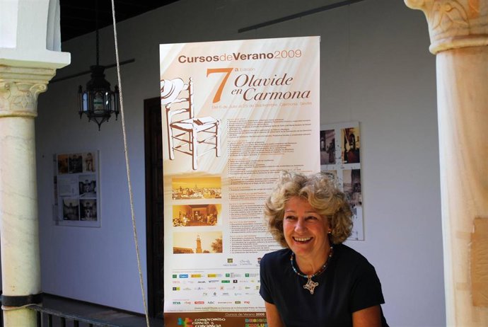 Archivo - Rosario Valpuesta, primera rectora de la UPO, en la 7 edición de los cursos de verano de la universidad en su sede de Carmona, en una imagen de archivo