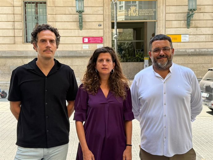 El candidato a la alcaldía de Palma de MÉS per Palma, David Pujol, la secretaria de organización de MÉS per Mallorca, María Ramon, y el diputado de MÉS per Mallorca en el Congreso de los Diputados Vicenç Vidal.