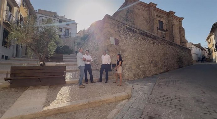 El consejero de Infraestructuras y Desarrollo Territorial, Jorge García Montoro, junto al alcalde de Caravaca de la Cruz, José Francisco García