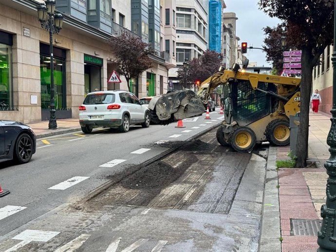 Obras de asfaltado en Zaragoza.