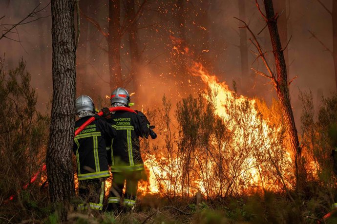 July 26, 2026, Cestas, Nouvelle-Aquitaine, France: A wall of flames continues to ravage the Gironde region, where firefighters are racing against the clock. Despite an unprecedented mobilization effort, the fire remains a threat due to the heat and wind. 