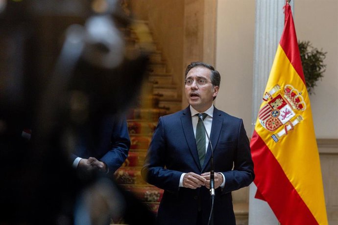 El ministro de Asuntos Exteriores, Unión Europea y Cooperación, José Manuel Albares, durante una reunión con el secretario de Estado de Asuntos Exteriores de la Commonwealth y de Desarrollo, Edward Samuel Miliband, en el Ministerio de Asuntos Exteriores, 