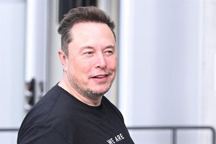 Archivo - FILED - 13 March 2024, Brandenburg, Gruenheide: Tesla owner Elon Musk leaves the Tesla Gigafactory Berlin-Brandenburg. Photo: Sebastian Gollnow/dpa
