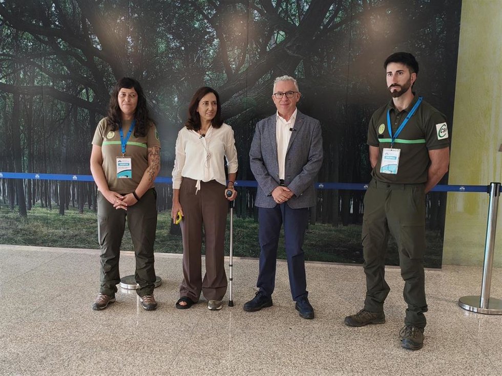 Procuradores de UPL y Soria ¡Ya! y representantes de CSIF presentan en las Cortes la proposición de ley de agentes medioambientales en Castilla y León.