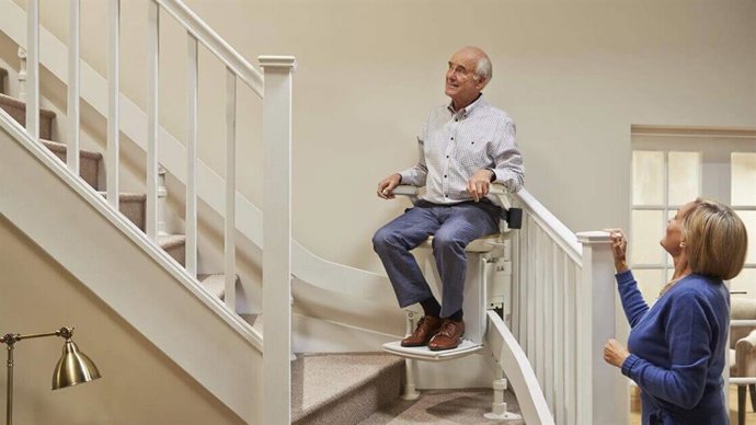 Salvaccesos explica las ventajas de instalar salvaescaleras en Madrid