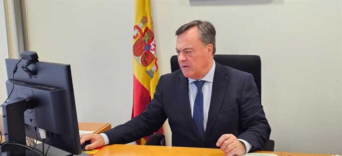 El diputado provincial de Vox, Rafael García, en su despacho