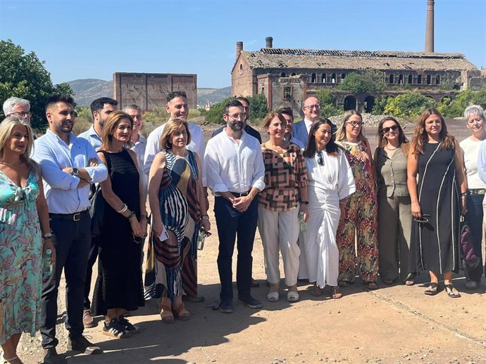 Visita del secretario de Estado de Energía, Joan Groizard, al Cerco Industrial de Peñarroya-Pueblonuevo.