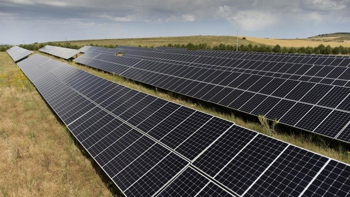 Archivo - Placas fotovoltaicas