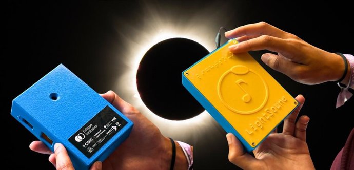 Dispositivo para experimentar el eclipse de forma inclusiva