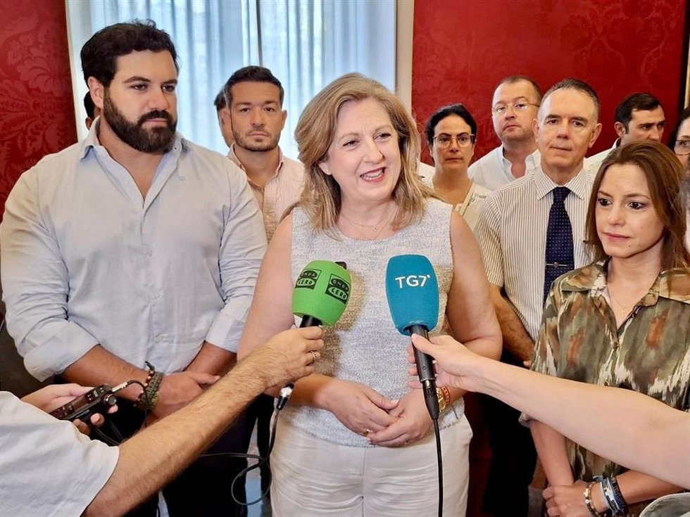 Beatriz Sánchez Agustino atiende a los medios.