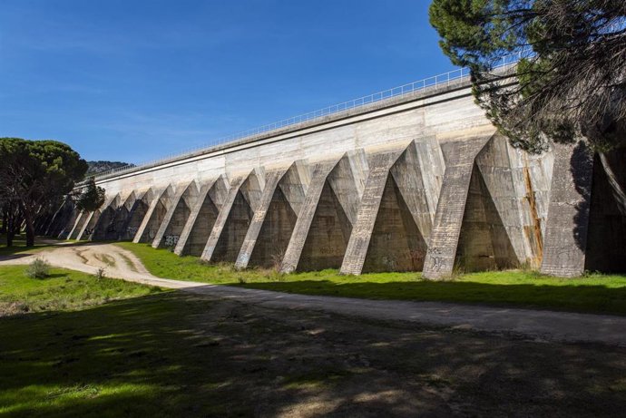 Archivo - Presa de San Juan, a 22 de febrero de 2026, en Pelayos de la Presa, Madrid (España). 