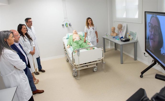 El director gerente del Sescam, Alberto Jara, visitando el Hospital Nacional de Parapléjicos.