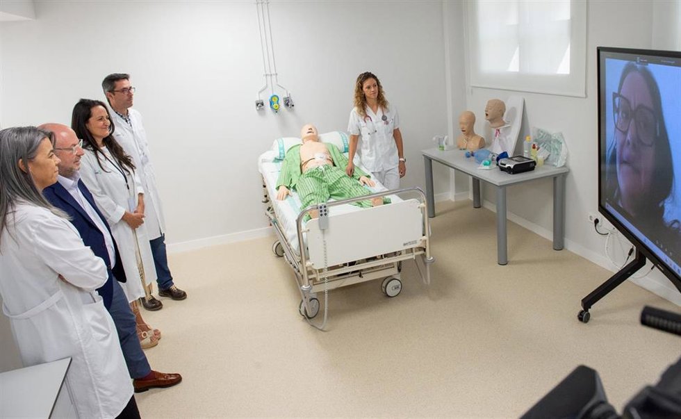 El director gerente del Sescam, Alberto Jara, visitando el Hospital Nacional de Parapléjicos.