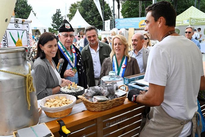 Igual, Susinos e Izaguirre, en la inauguración de la Feria del Queso de Cantabria en los Jardines de Pereda de Santander