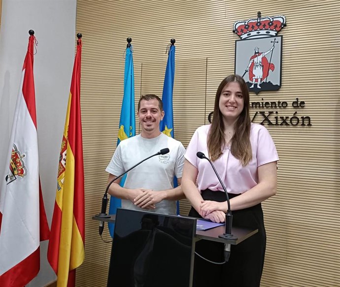 Archivo - Los portavoces de IU y de Podemos en el Ayuntamiento de Gijón, Javier Suárez Llana y Olaya Suárez, respectivamente.