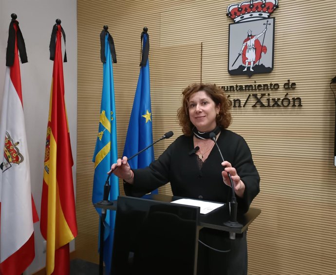 Archivo - La portavoz del Grupo Municipal Socialista en el Ayuntamiento de Gijón, Carmen Eva Pérez Ordieres.