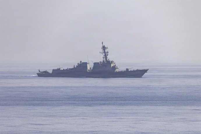 Archivo - Un destructor de la Armada de Estados Unidos desplegado en la misión de bloqueo del estrecho de Ormuz emprendida por Washington