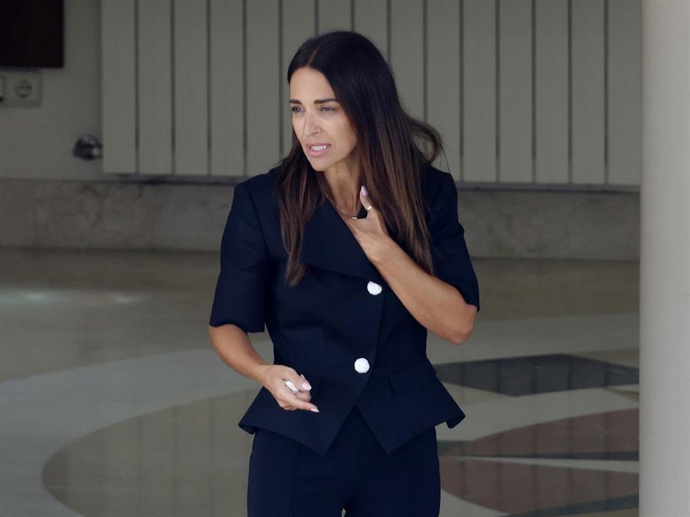 Paula Echevarría, rota en el último adiós a su padre