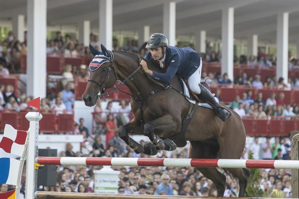 Archivo - El jinete Kevin González de Zárate compite en la disciplina de saltos en el hipódromo de Las Mestas, a 28 de agosto, en Gijón, Asturias, (España). (Archivo)