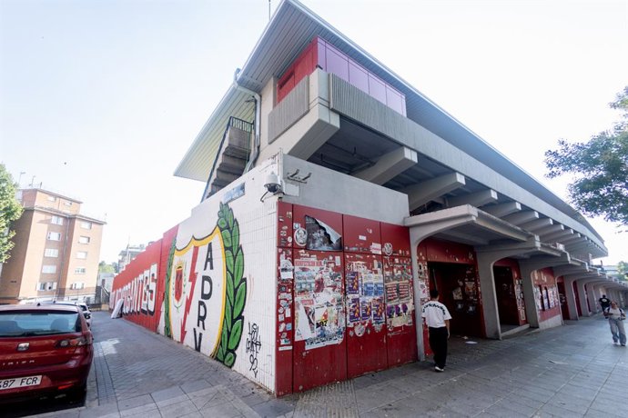 Fachada del Estadio de Vallecas, a 29 de julio de 2026, en Madrid (España). La Comunidad de Madrid ha presentado este miércoles una denuncia ante el Cuerpo Nacional de Policía contra el Club Rayo Vallecano por impedir el acceso al Estadio de Vallecas al p