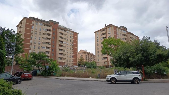 Foto del solar en el que están proyectadas las viviendas junto a la UJA