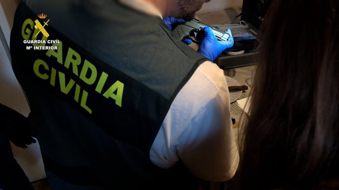 Agente de la Guardia Civil en el operativo