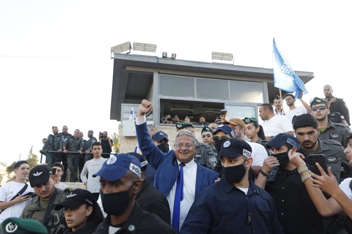 Archivo - Arquivo - JERUSALÉM, 14 de maio de 2026  -- O ministro da Segurança Nacional de Israel, Itamar Ben-Gvir (ao centro), líder do partido de extrema direita Poder Judaico, entra na Cidade Velha de Jerusalém sob escolta policial em 14 de maio de 2026