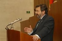 Las Cortes lamentan la muerte de García Álvarez y destacan su contribución al fortalecimiento de las instituciones
