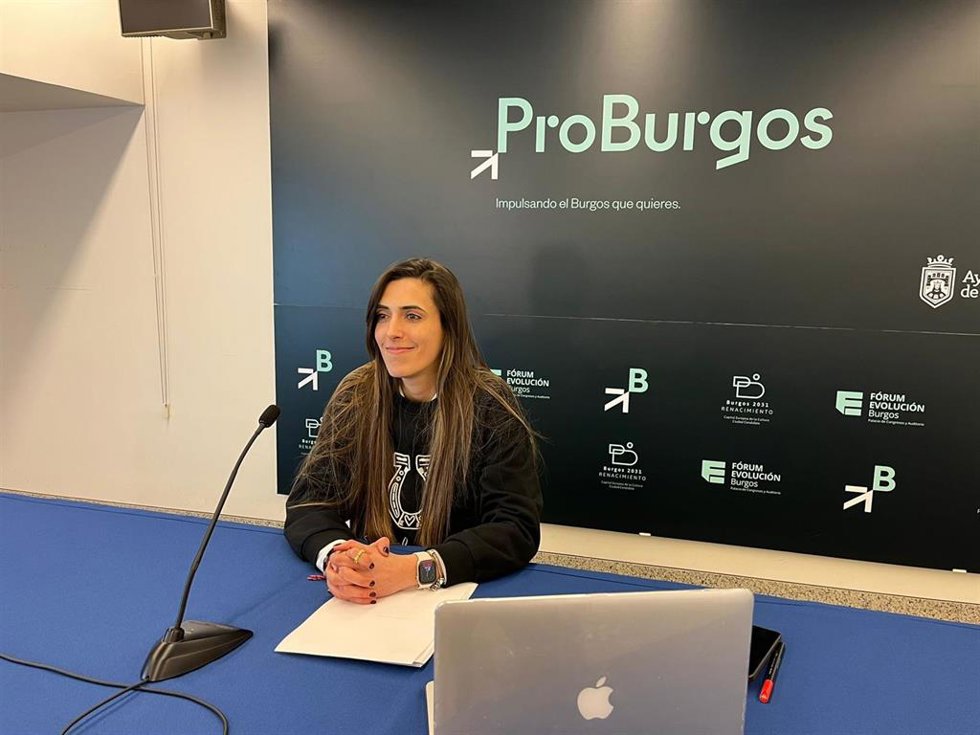 Archivo - Andrea Ballesteros en una rueda de prensa tras el Consejo de la Sociedad ProBurgos.
