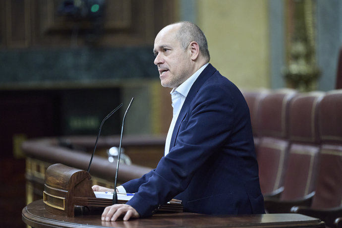El diputado de ERC Jordi Salvador i Duch, interviene durante una sesión plenaria, en el Congreso de los Diputados, a 26 de febrero de 2026, en Madrid (España).
