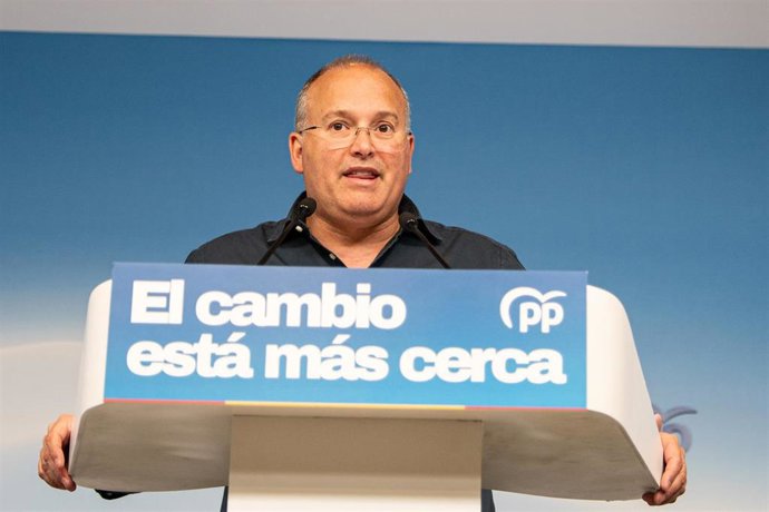 El secretario general del PP, Miguel Tellado, ofrece una rueda de prensa tras una reunión de los consejeros de Medio Ambiente de las CCAA gobernadas por el PP, en la sede nacional del Partido Popular, a 30 de julio de 2026, en Madrid (España).