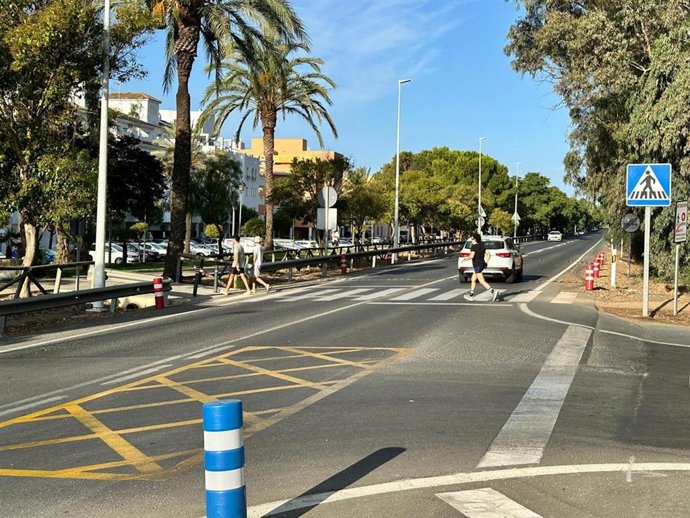 Paso de peatones en la A-5054 de Islantilla (Huelva).