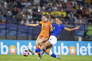 Archivo - September 12, 2024, Medellin, Colombia: Atanasio Girardot Stadium Romane Lejeune of France disputes the ball with Diana Remmers of the Netherlands, during the match between France and the Netherlands, for the round of 16 of the FIFA U-20 Women's