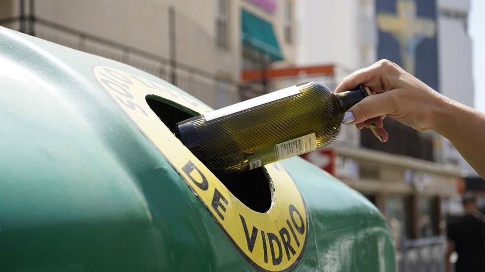 Torremolinos reafirma su compromiso con el reciclaje al sumarse a la campaña Bandera Verde de Ecovidrio