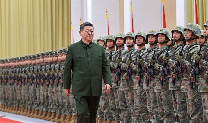Archivo - Arquivo - PEQUIM, 31 de dezembro de 2024  -- O presidente chinês Xi Jinping, também secretário-geral do Comitê Central do Partido Comunista da China e presidente da Comissão Militar Central, passa em revista as tropas durante sua inspeção ao Exé