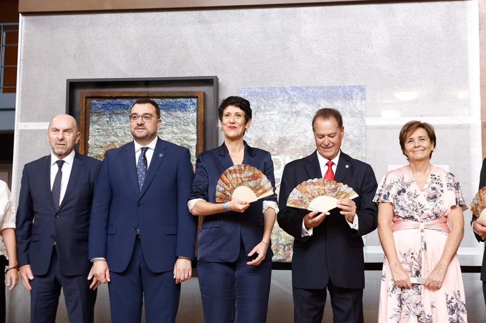 La ministra de Inclusión, Seguridad Social y Migraciones, Elma Saiz, en la inauguración de la Feria Internacional de Muestras de Asturias (Fidma), en Gijón, junto al presidente del Principado de Asturias, Adrián Barbón, y la alcaldesa, Carmen Moriyón.