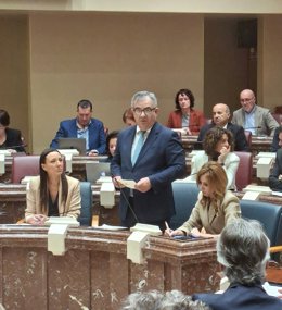 El consejero de Medio Ambiente, Industria, Universidades, Investigación y Mar Menor, Juan María Vázquez, durante una comparecencia en la Asamblea Regional este año (imagen de archivo).