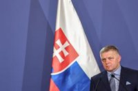 Fico se solidariza con España, rechaza su exclusión de Schengen pero critica la actitud "laxa" en migración