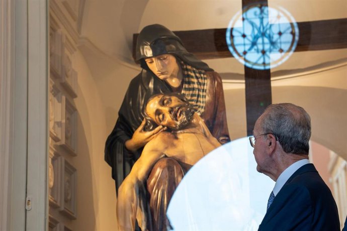 Ayuntamiento de Málaga culmina la rehabilitación del interior de la capilla de la Piedad en el Molinillo.