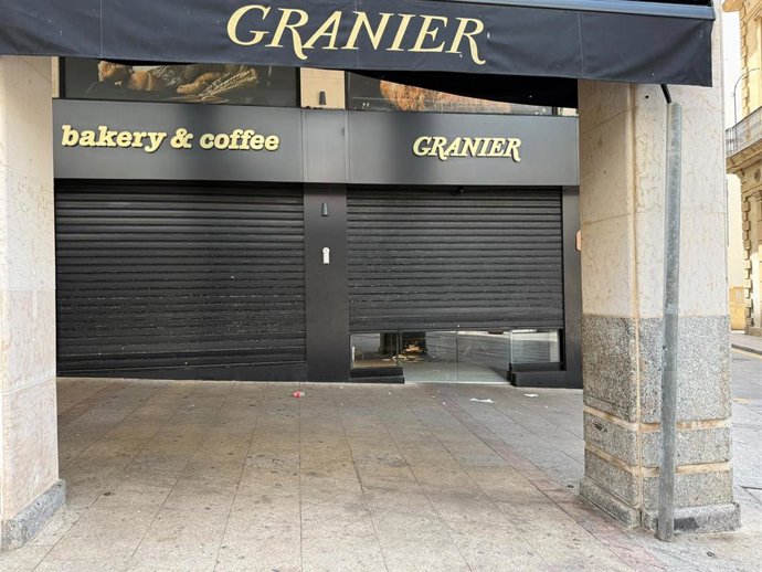 Una cafetería de Ceuta cerrada por la crisis migratoria.