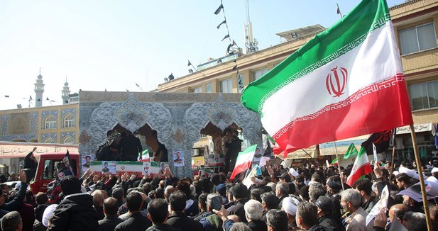 Irán advierte a sus vecinos regionales de que si actúan como "escudo" de EEUU "arderán en el fuego de la guerra"