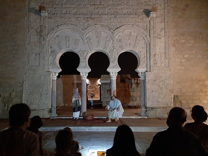 Una de las representaciones teatrales propuestas en pasadas ediciones para la noches estivales en el Conjunto Arqueológico de Madinat al-Zahra.