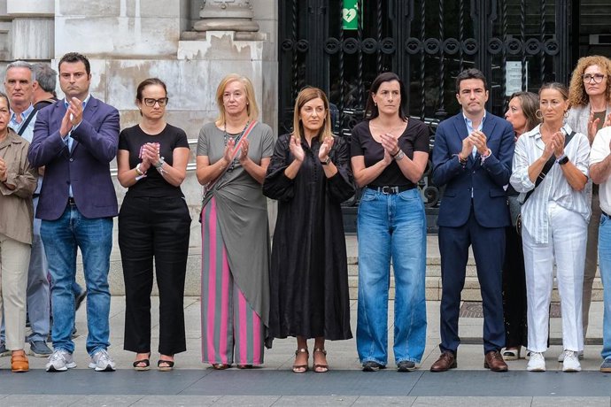 Imagen de la concentración celebrada en la Plaza del Ayuntamiento de Santander.