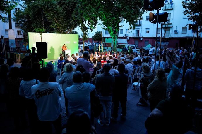 Archivo - La senadora del PSOE y expresidenta de la Junta de Andalucía, Susana Díaz, durante un acto público de campaña. A 13 de mayo de 2026 en Sevilla (Foto de archivo).