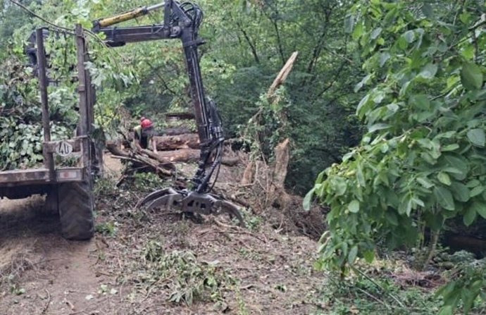 La Confederación Hidrográfica mejora la capacidad de desagüe del río Cubia en Grado